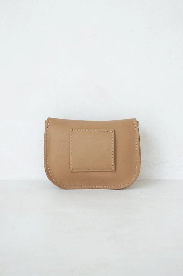 MANDRN BILLIE LEATHER POUCH - SAND